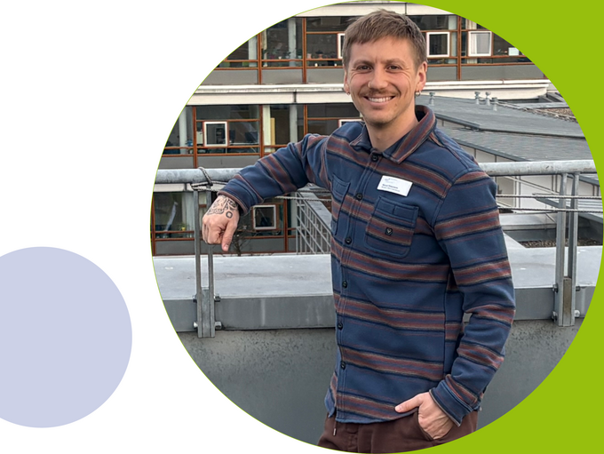 Manuel Braunisch, Gesundheits- und Krankenpfleger am kbo-Heckscher-Klinikum, gestaltet die moderne Kinder- und Jugendspychiatrie aktiv mit