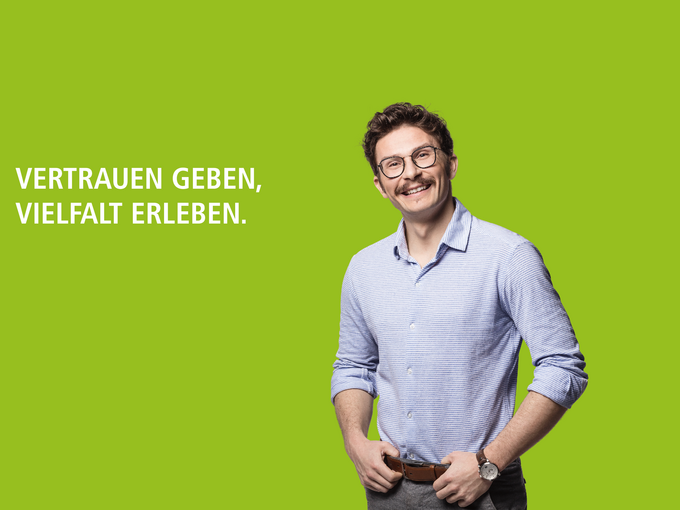 Abgebildet ist ein kbo-Arzt und der Spruch: "Vertrauen geben, Vielfalt erleben."