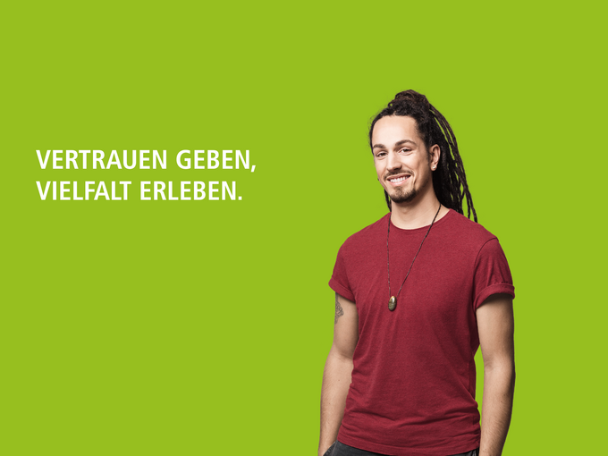 Abgebildet ist ein kbo-Therapeut und der Spruch: "Vertrauen geben, Vielfalt erleben."