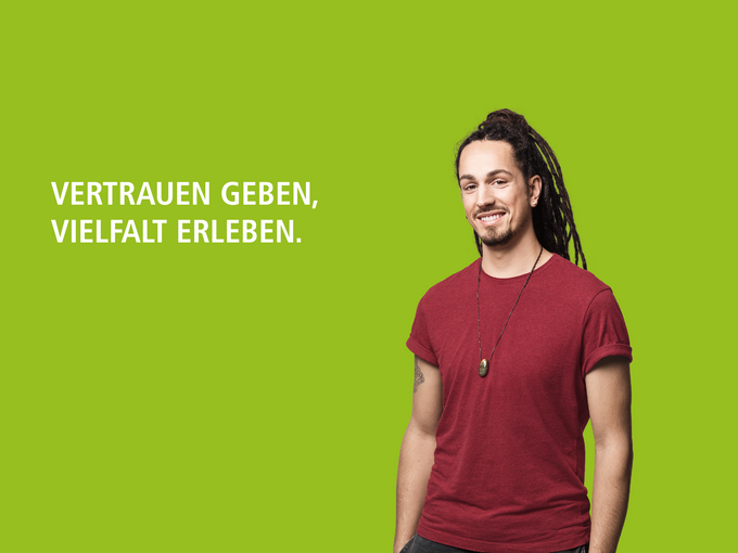 Abgebildet ist ein kbo-Therapeut und der Spruch: "Vertrauen geben, Vielfalt erleben."