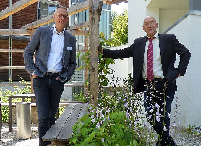 Chefarzt Seemueller, Geschaeftsfuehrer Niedermeier Auf dem Bild abgebildet sind Gerald Niedermeier, Geschäftsführer der kbo-Lech-Mangfall Kliniken und Chefarzt Florian Seemüller.