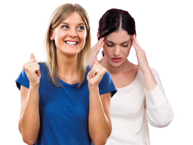 Eine Frau befindet sich in negativer, eine andere in positiver Stresssituation - Symbol für Eustress vs. Distress