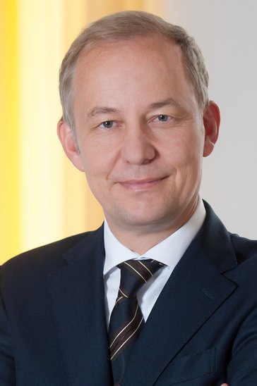 Auf dem Bild abgebildet ist Prof. Dr. Zwanzger, Ärztlicher Direktor am kbo-Inn-Salzach-Klinikum Wasserburg am Inn.