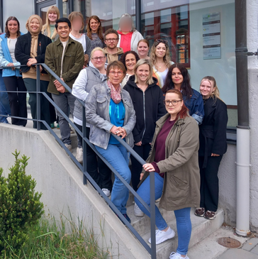 Gruppenbild der 15 neuen Hygienbeauftragten aus der Pflege bei kbo