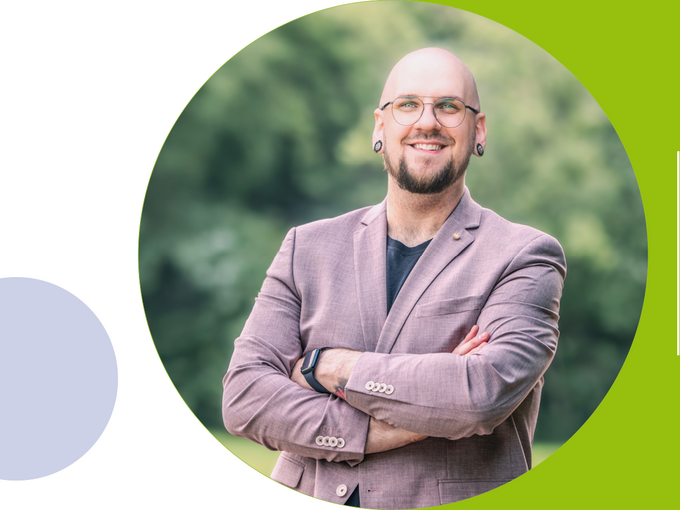 Florian Scharfen, neuer Leiter der kbo-Berufsfachschule für Pflege am kbo-Inn-Salzach-Klinikum in Wasserburg am Inn, stellt sich vor.